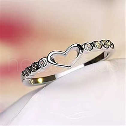 Hollow Out Heart Zinc Alloy with Crystal Rhinestone Finger Rings FS-WGFA1C6-01-1