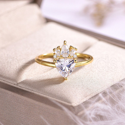Elegant S925 Sterling Silver Pave Clear Cubic Zirconia Heart-shaped Ladies Ring for Party Daily Wear UM7480-3-1